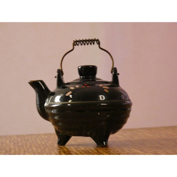 Vintage Tilso Redware Salt Shaker Made in Japan - Picture 6 of 8